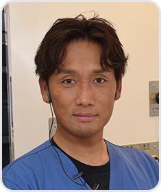インプラント治療担当/歯科医師 岩元 健剛